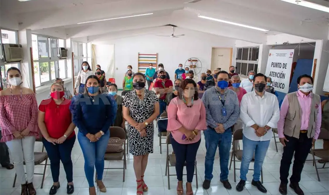 Entregan lentes a adultos mayores de Tapachula
