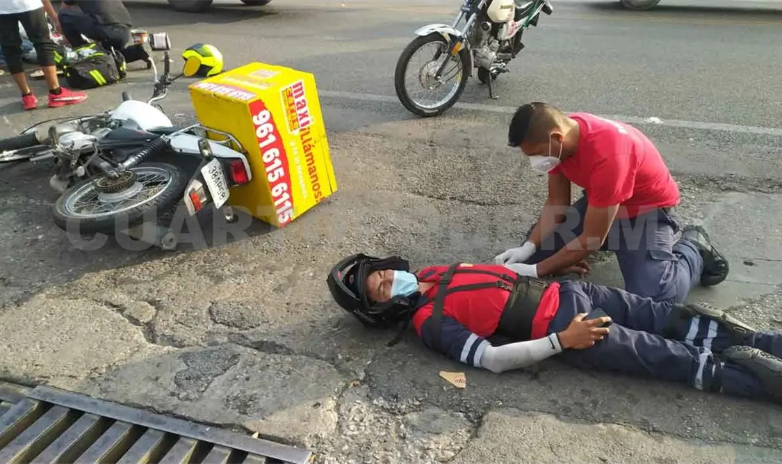 Se estrellan dos biciclos y los conductores quedan heridos