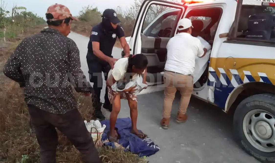 Mujer da a luz en plena vía pública