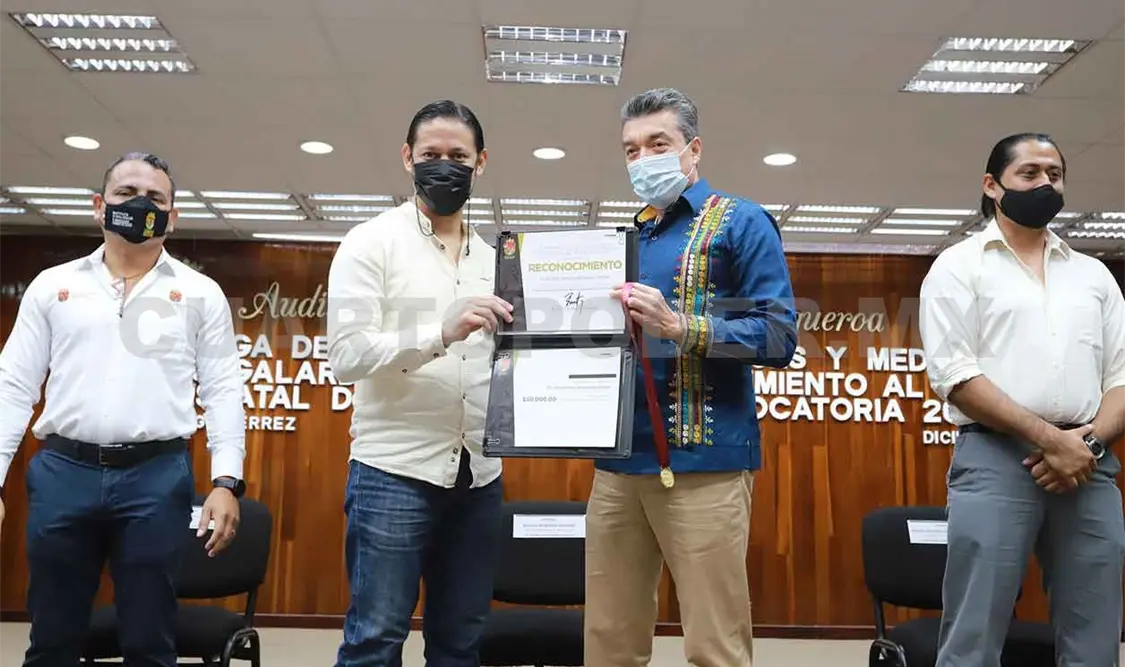 Entrega Ejecutivo distinciones al Mérito de Investigación 2021