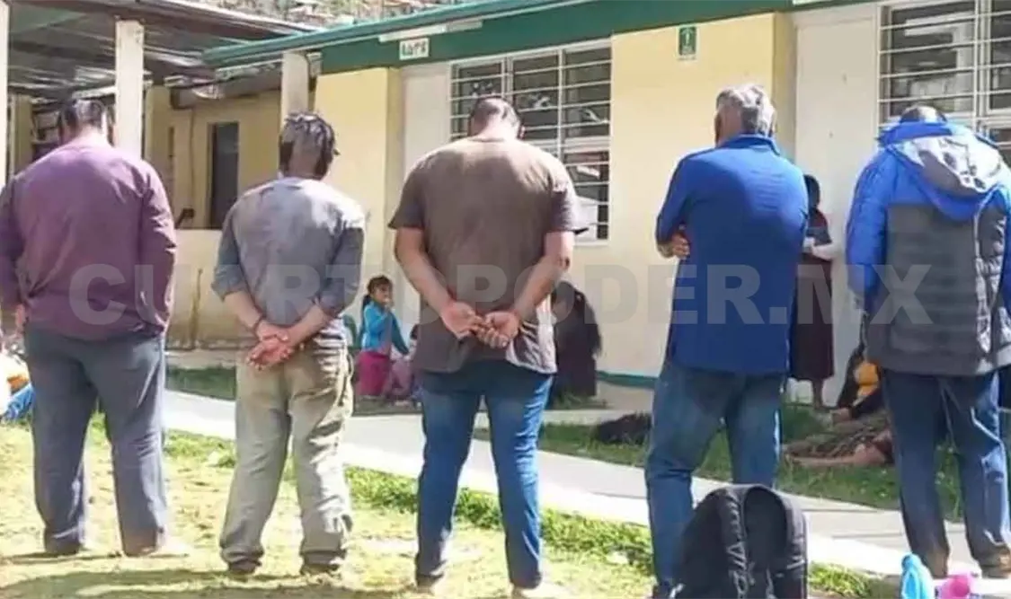 Retienen a habitantes del barrio Cuxtitali