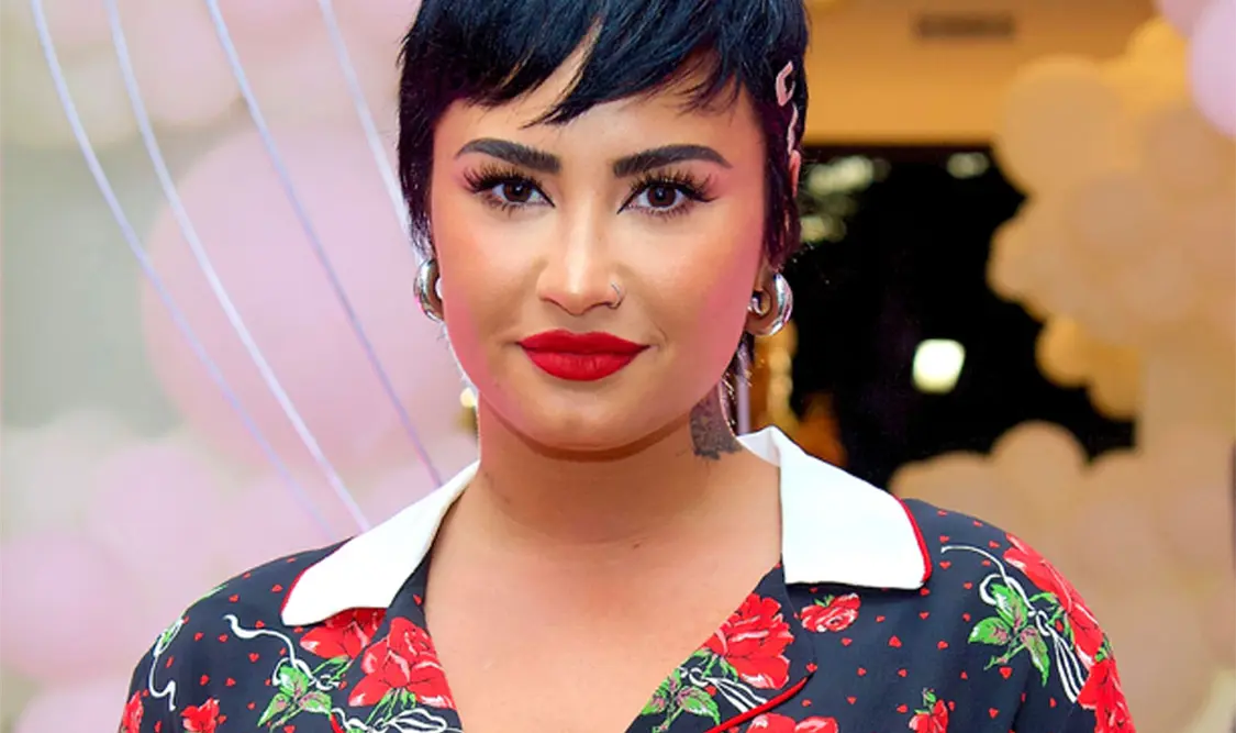 Lovato da show para fantasmas