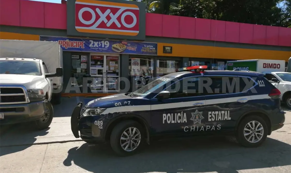 Armados asaltan tienda y escapan en un taxi