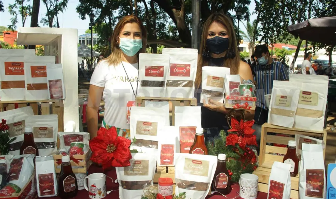 Urbina Castañeda invitó a los tapachultecos a adquirir sus regalos con los comerciantes locales. CP