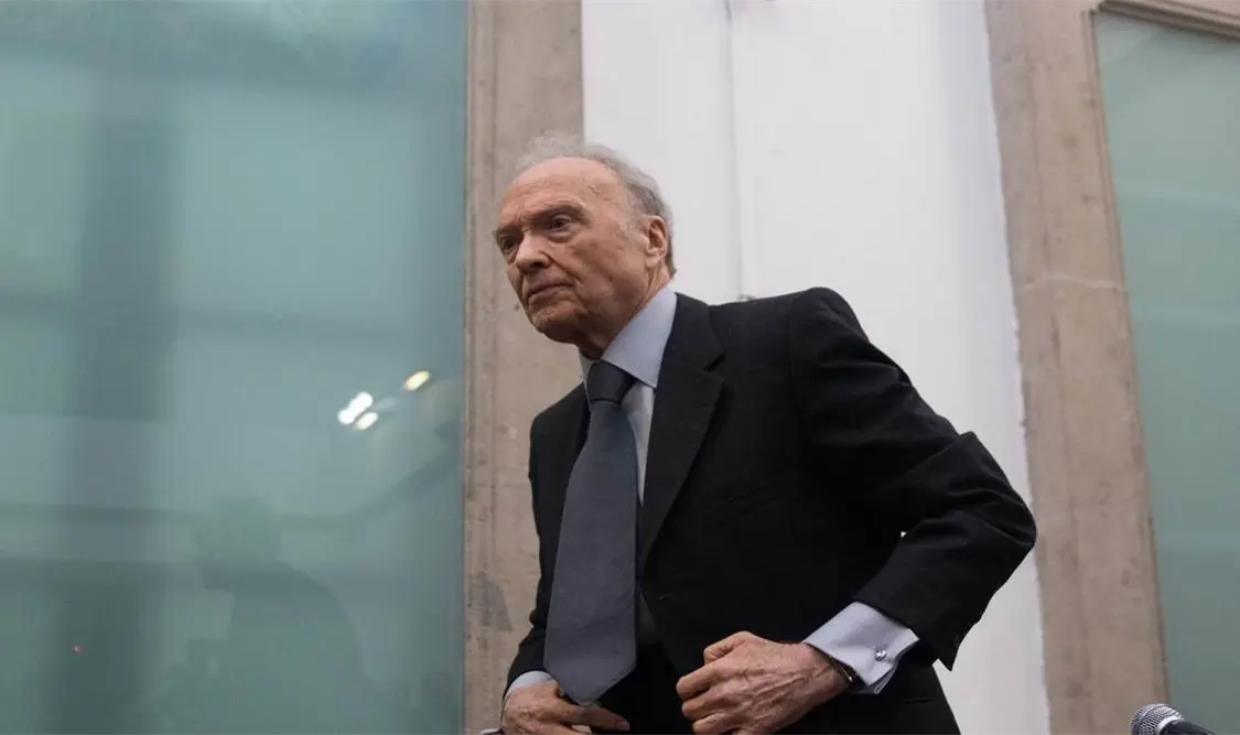 Gertz Manero abandonó San Lázaro sin salir por la puerta principal de la Jucopo. Cortesía