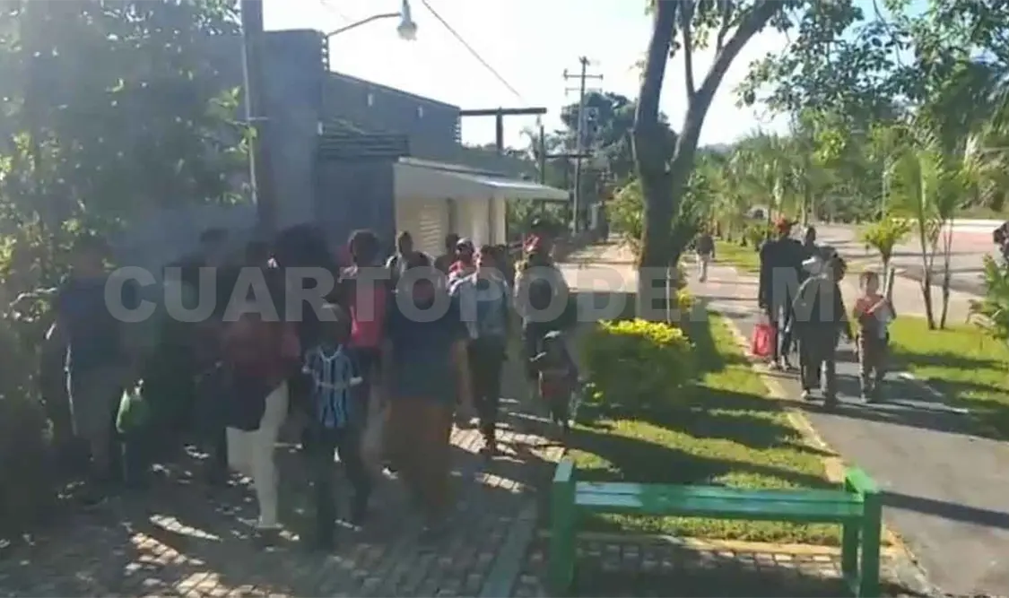 Arriba un grupo mixto de migrantes a Palenque