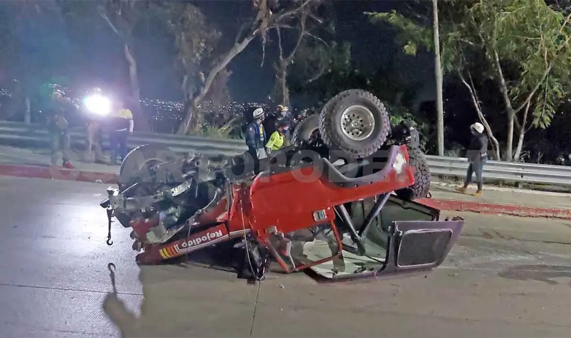 Vuelca camioneta en la madrugada en libramiento