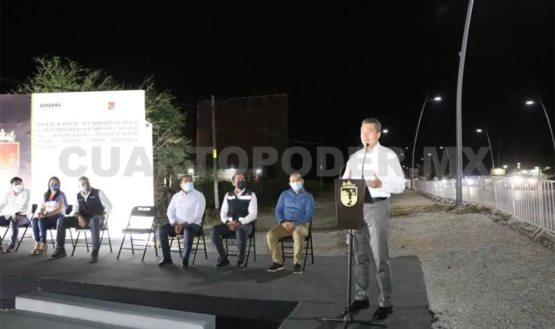Inaugura alumbrado rumbo al Aeropuerto “Ángel Albino Corzo”