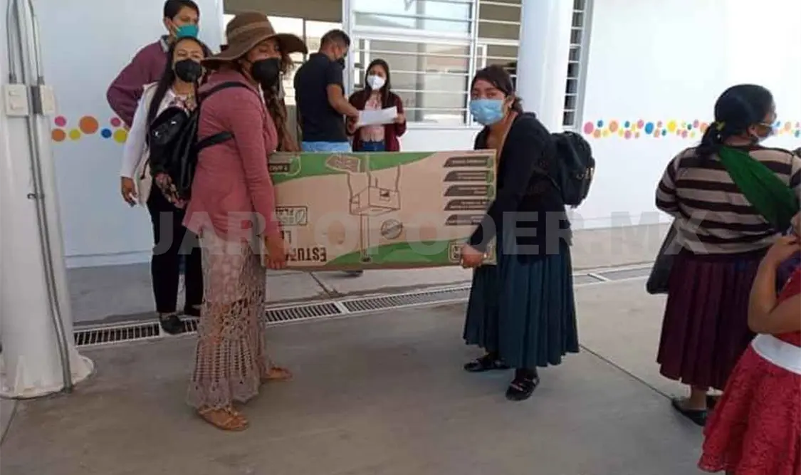 Benefician a familias con estufas ecológicas