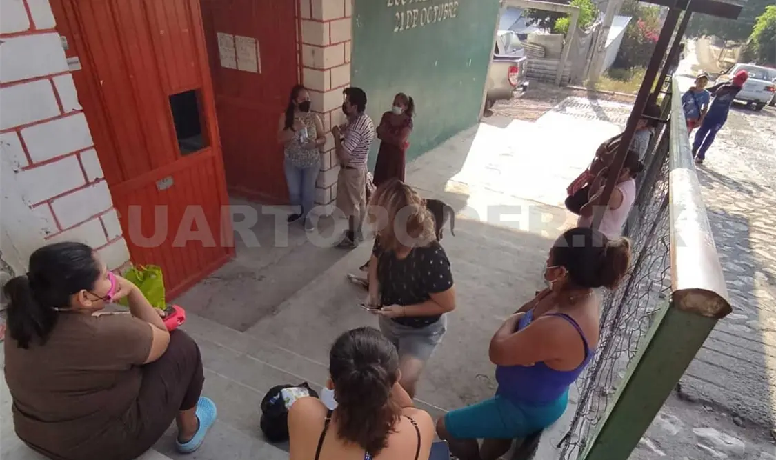 Denuncian robo de despensas y desvío de recursos