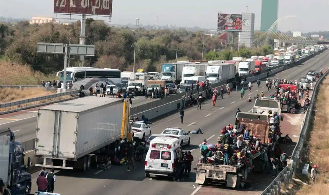 Caravana migrante causa caos vial