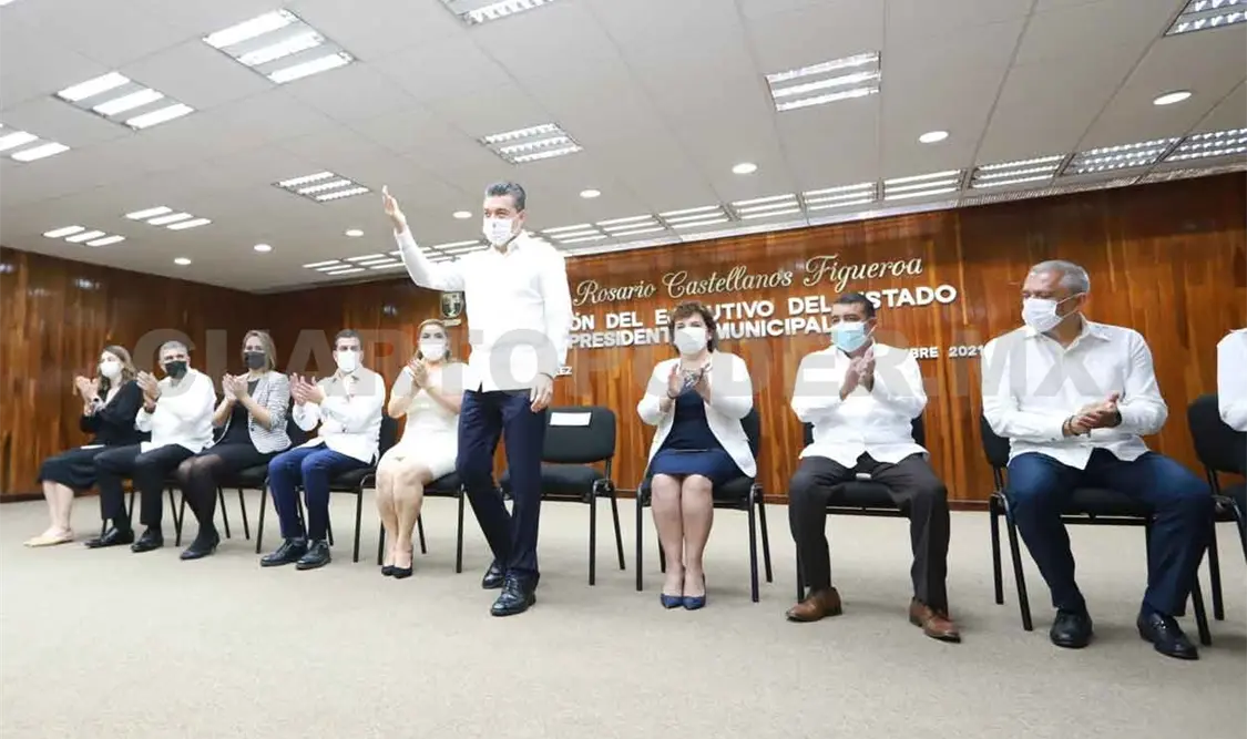 Pide Escandón a alcaldes hacer causa común