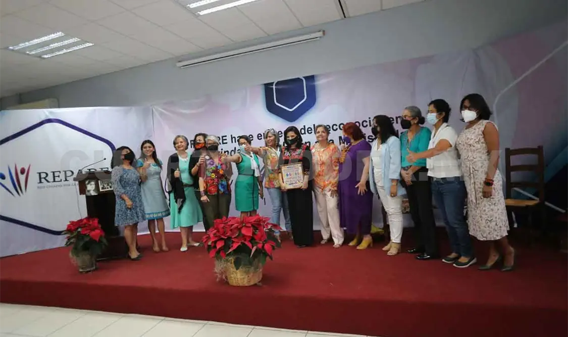 Entregan reconocimiento “Florinda Lazos León”
