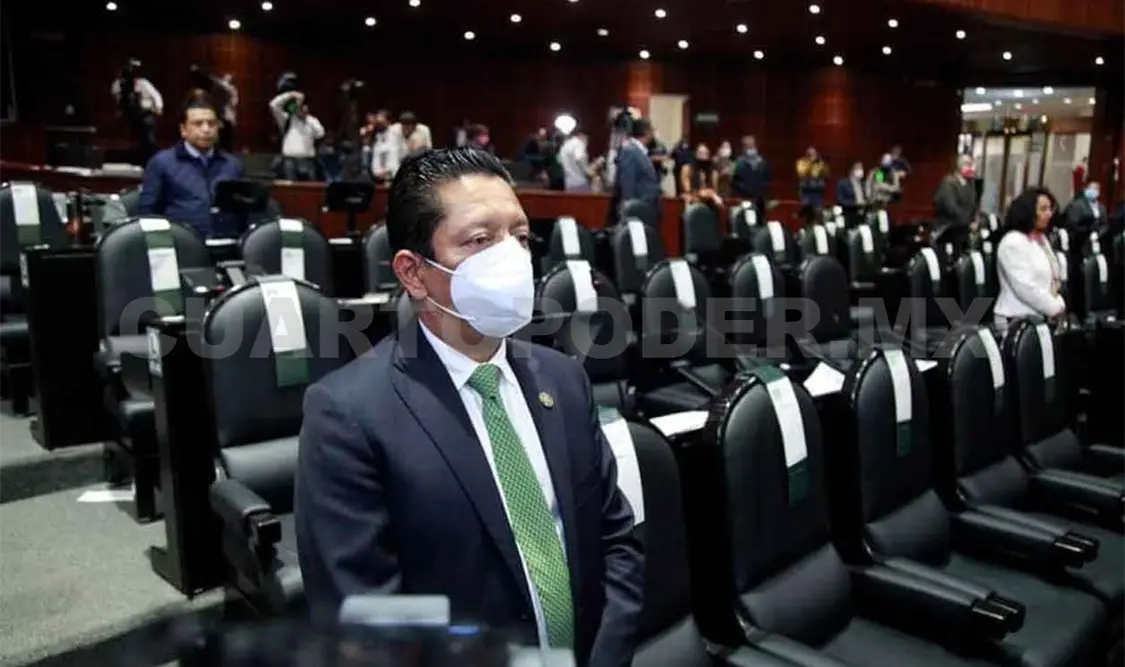 Asiste Llaven Abarca a última sesión legislativa
