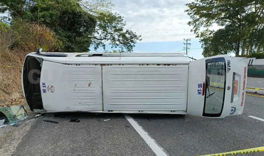 Cuatro lesionados al volcar colectivo en la Costera