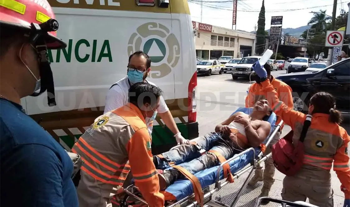 Lo acuchillan en pelea callejera