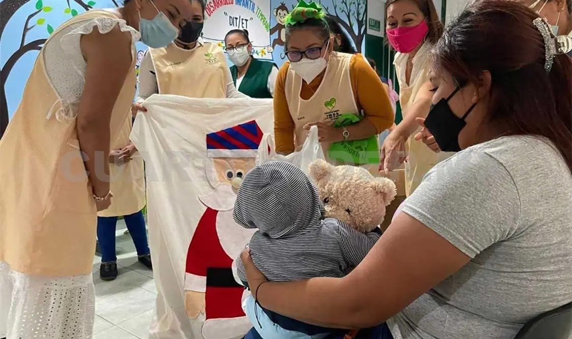 Voluntariado realiza entrega de juguetes