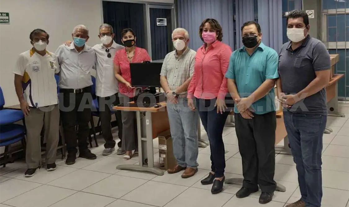 Entregan 11 equipos de cómputo para estudiantes