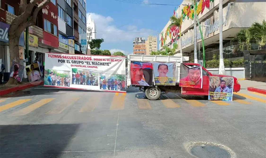 Se manifiestan por Concejo Municipal y desaparecidos