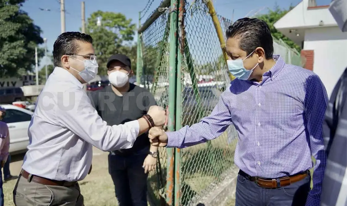 Asiste Llaven a primer Tianguis Agropecuario