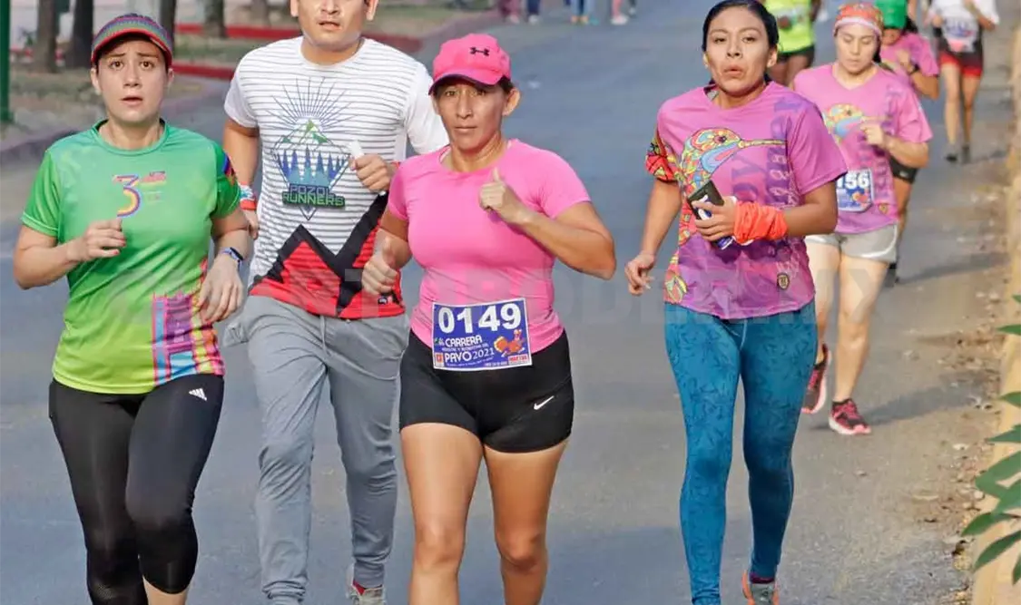 Corrieron por el pavo y donaron una sonrisa