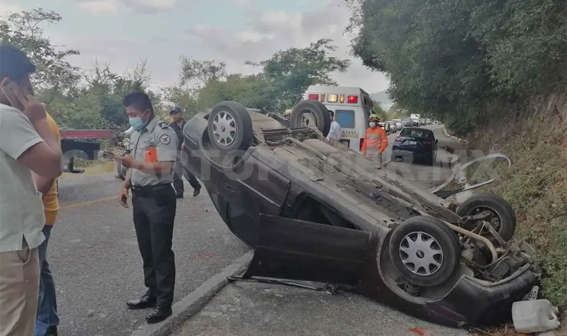 Se registra volcadura en carretera Panamericana