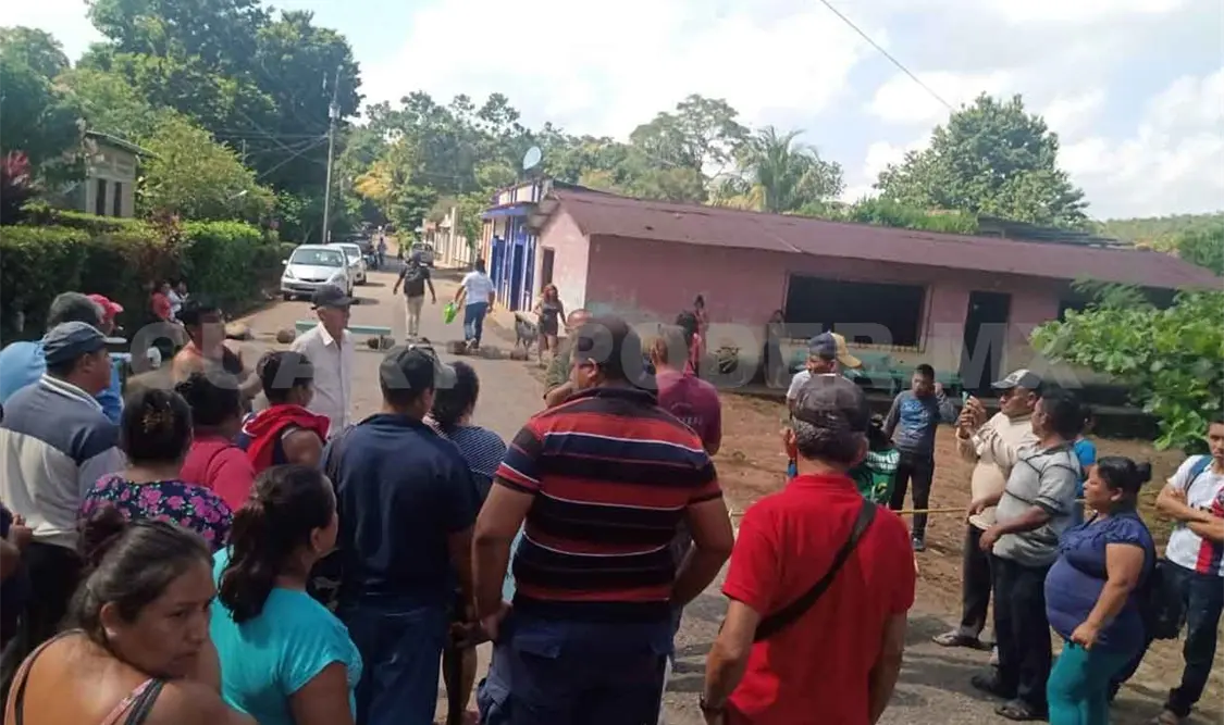 Ceden transportistas a pagar cuota de paso