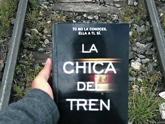 Autor Del Libro La Chica Del Tren www.cuartopoder.mx