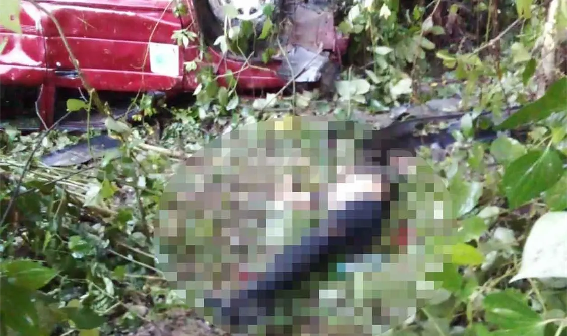 Joven conductor muere tras volcar su automóvil