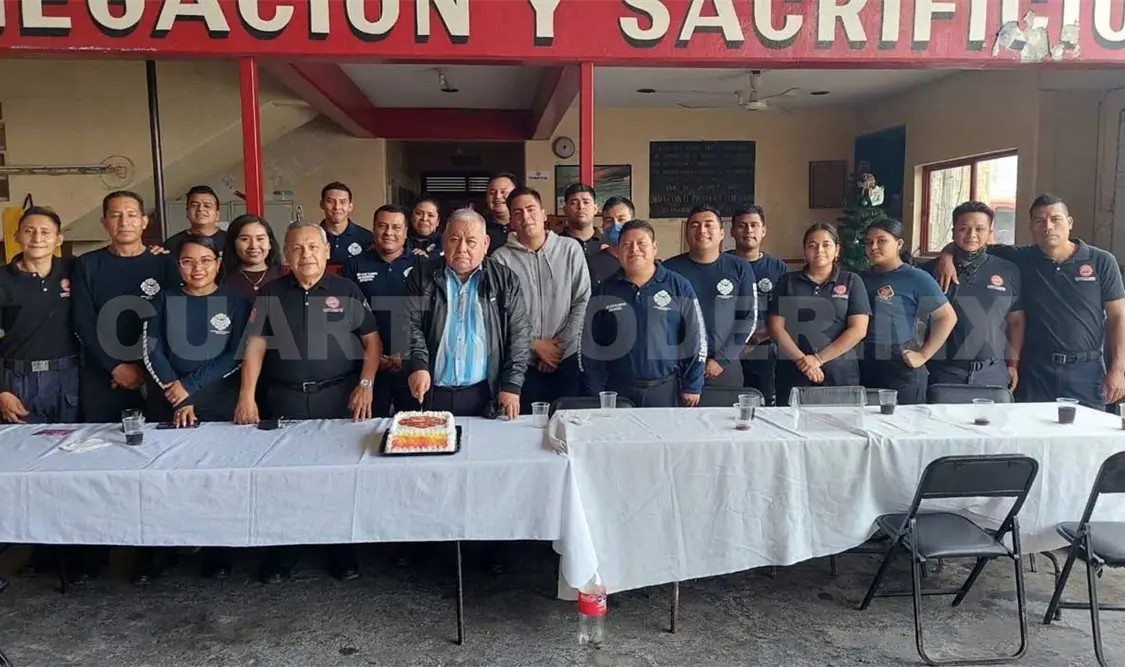 Los bomberos llevaron a cabo una celebración amena con motivo de las fiestas decembrinas. Cortesía