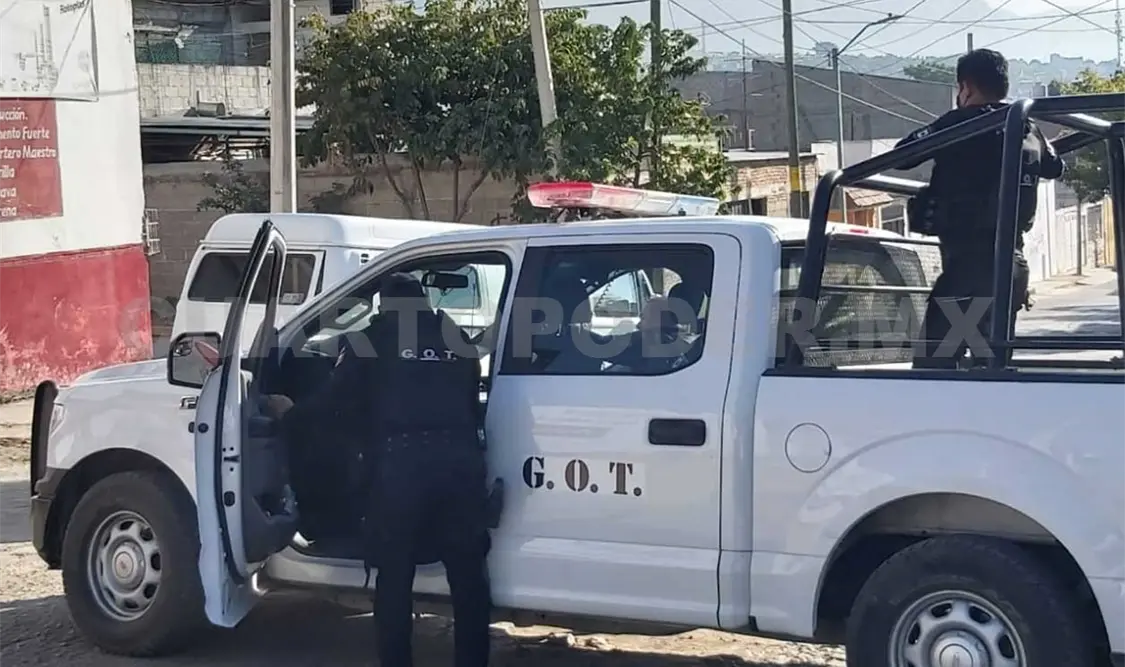 Elementos policiacos se presentaron para tomar conocimiento de lo ocurrido pero se desconocía el monto preciso con el que escaparon los bandidos. Ulises López / CP