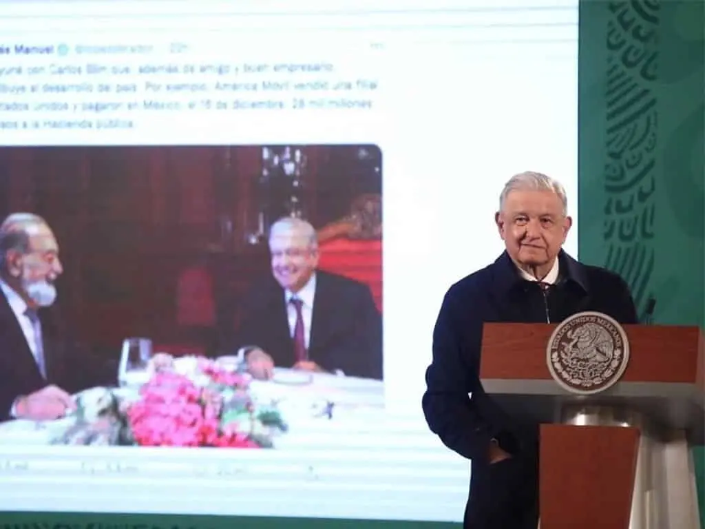 El presidente López Obrador refirió que invitó a desayunar a Carlos Slim “porque es un empresario importante e institucional. Cortesía