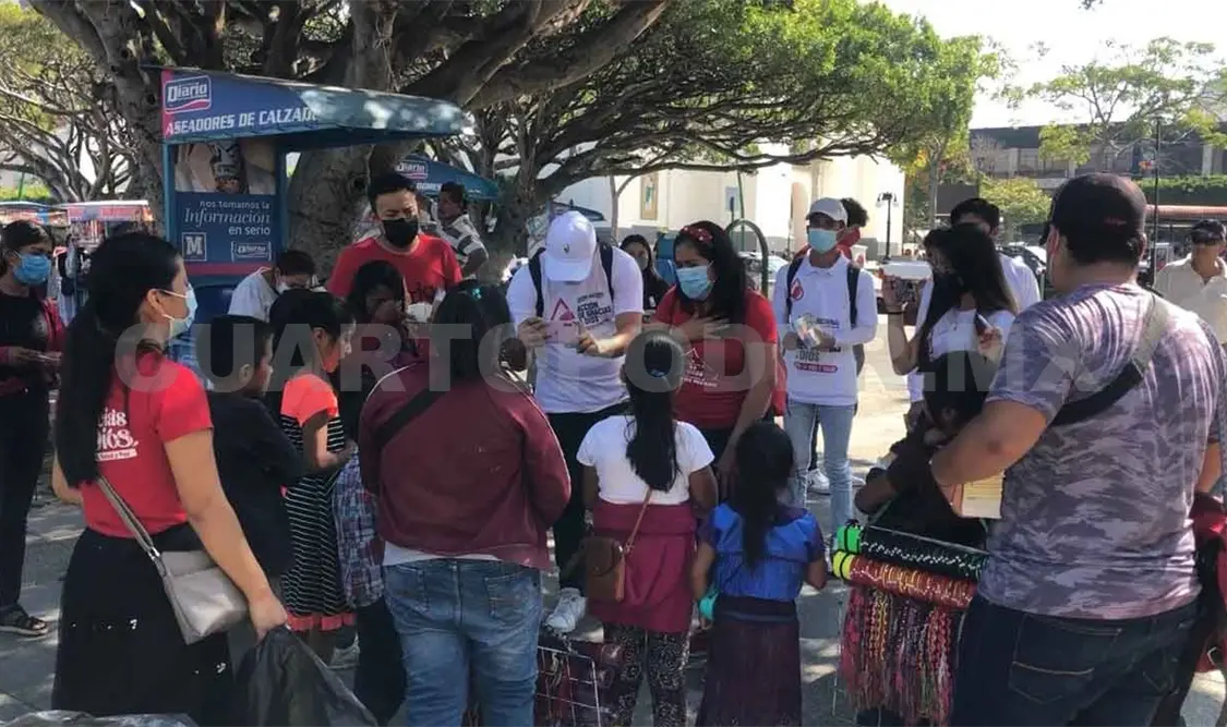 Entregan regalos a niños y padres de familia