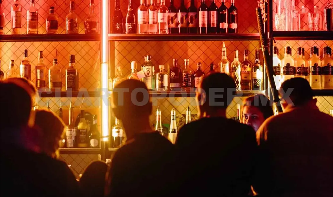 Acatan bares y salones de fiestas horarios de cierre