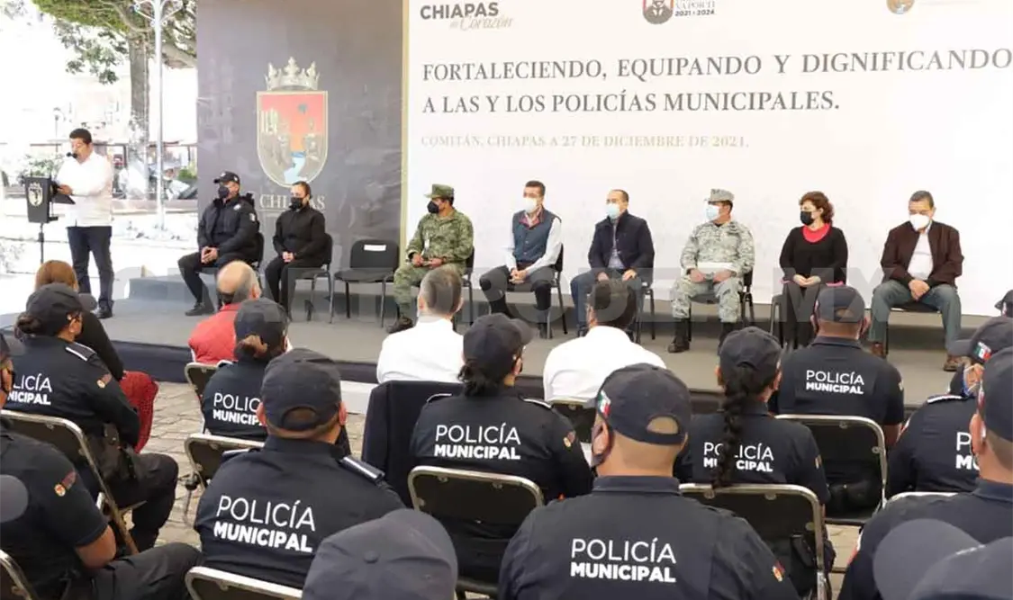 Acompaña Trinidad Palacios a REC en gira por Comitán