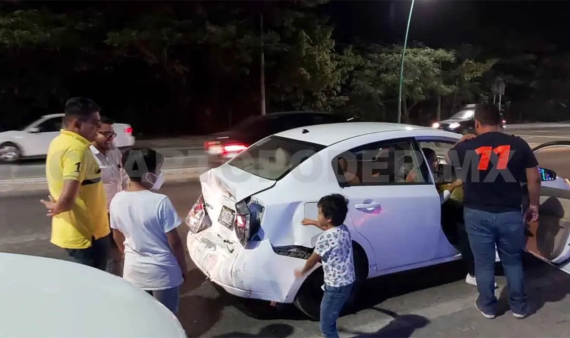 Mujer resulta lesionada en choque por alcance