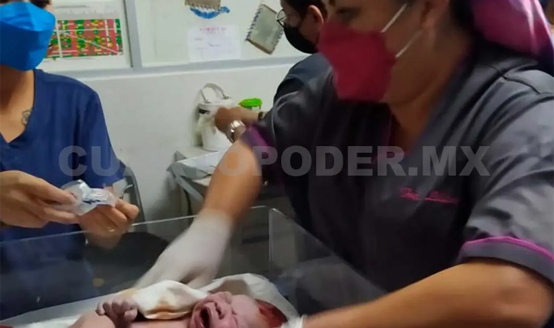 Personal médico del Hospital Regional “Dr. Rafael Pascacio Gamboa” de Tuxtla Gutiérrez, recibió a un bebé del sexo masculino. CP