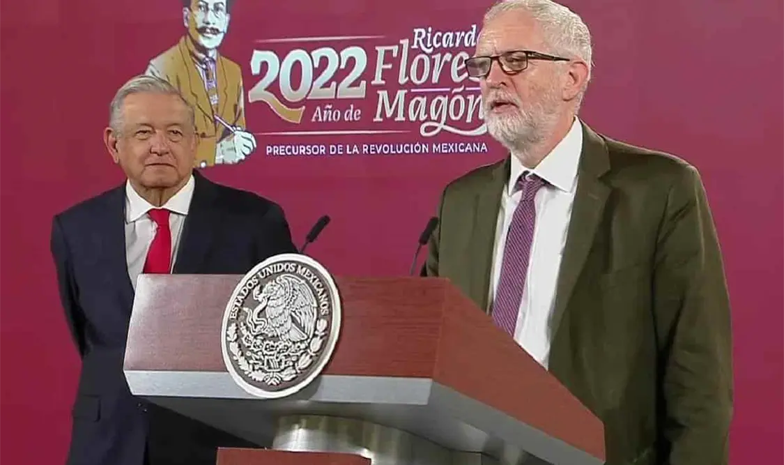 Jeremy Corbyn, integrante del Parlamento del Reino Unido, asistió como invitado especial a la conferencia de prensa de López Obrador. Cortesía