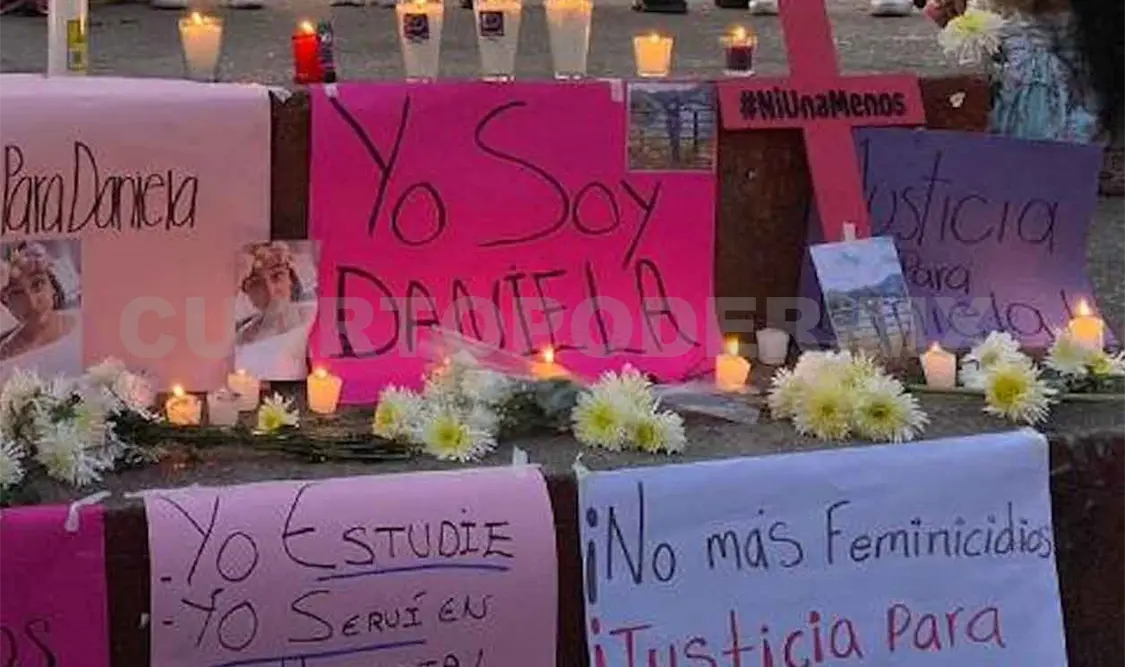 Ponen altar en plaza central de Altamirano