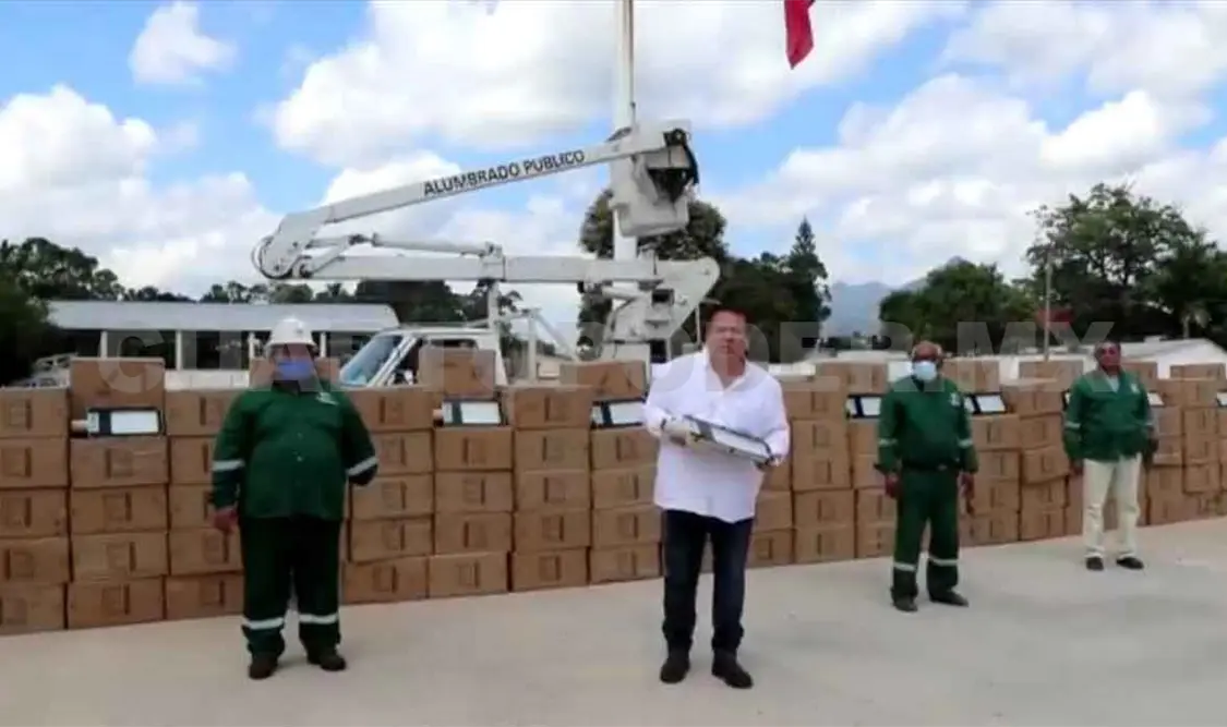 Inician el año instalando luminarias