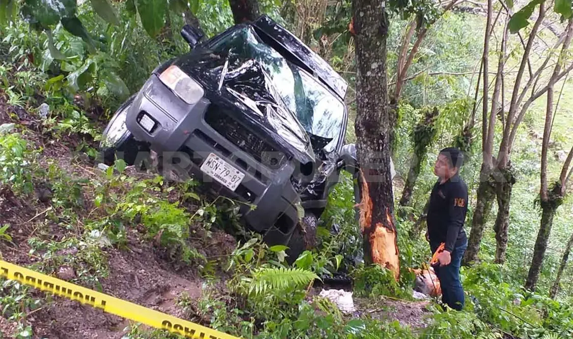 Muere mujer en fatal percance carretero