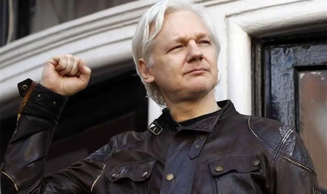Divulgan carta donde piden indulto a Assange