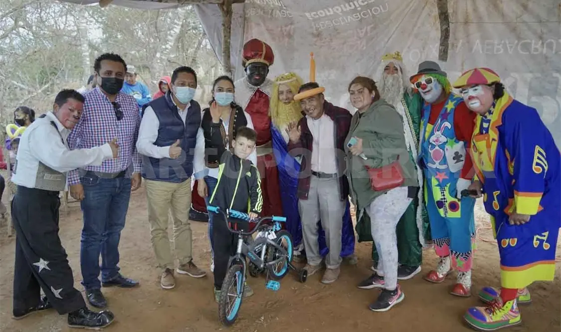 Asiste Llaven a Caravana Compartiendo Sonrisas