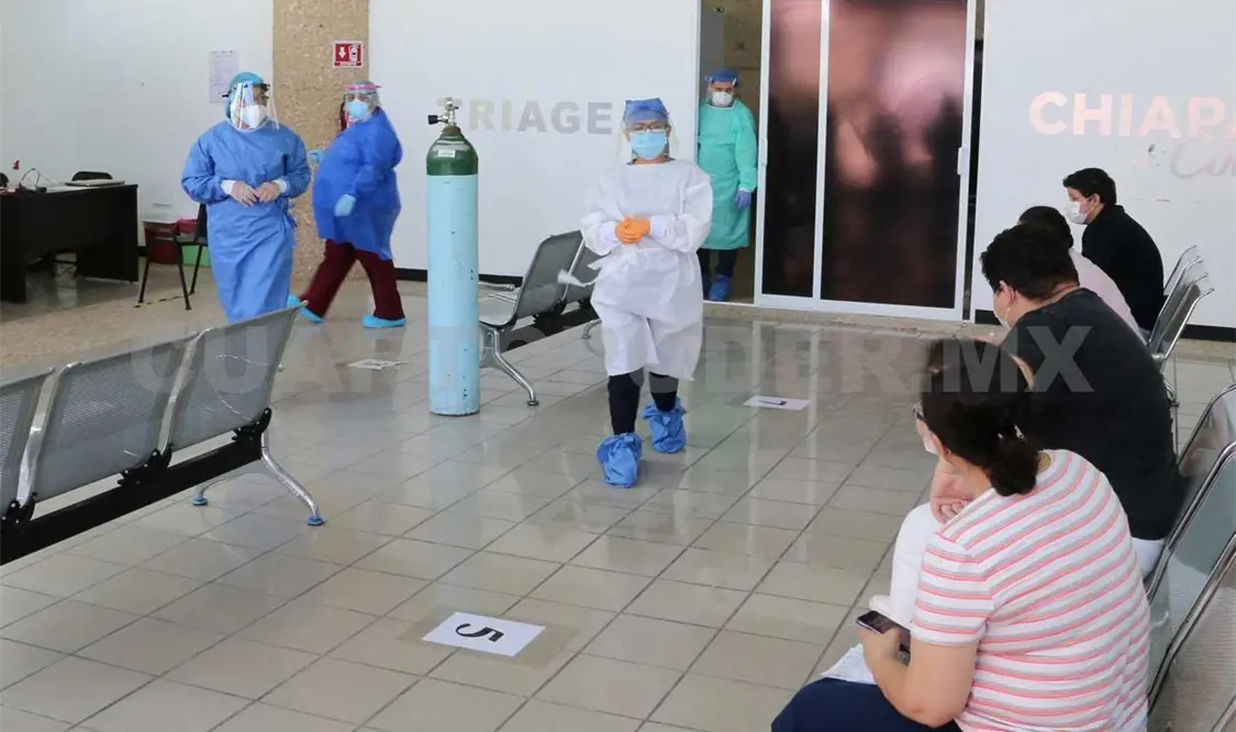 El IMSS vacunó al personal del área de la educación en abril del año pasado; ahora recibirán un refuerzo. Diego Pérez / CP