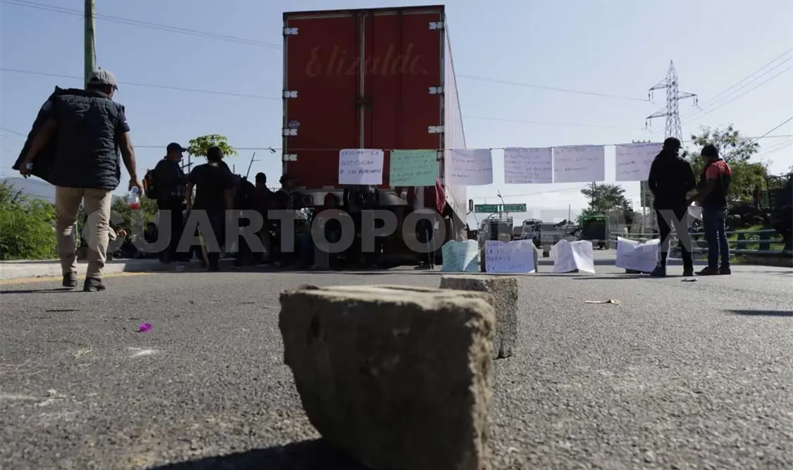 Los bloqueos carreteros en varios puntos de la geografía chiapaneca generan un impacto negativo en la economía. Diego Pérez / CP