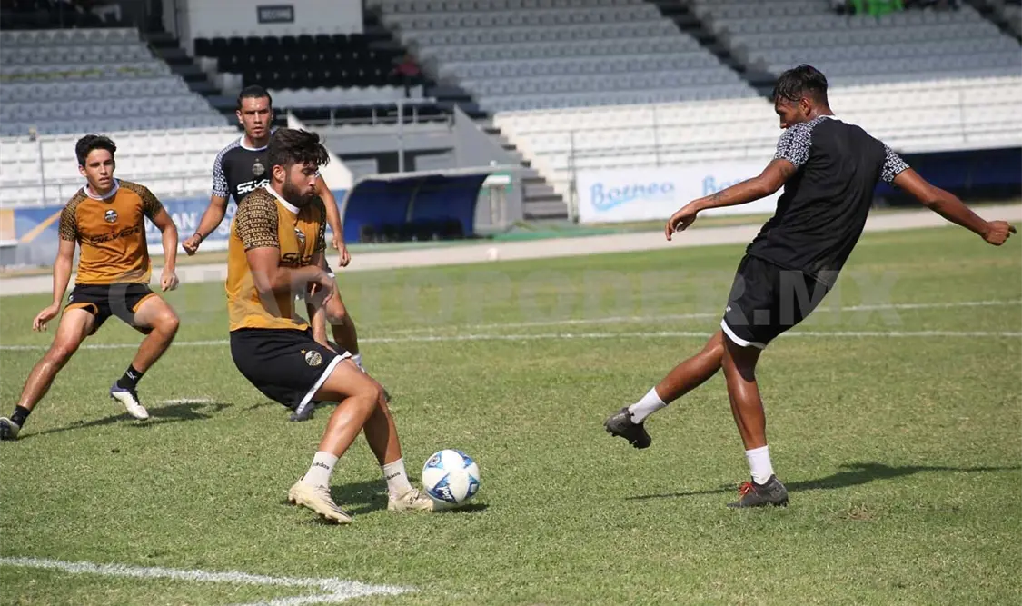 El juego de preparación se disputó a dos tiempos de 40 minutos cada uno, con apertura a medios de comunicación. Carlos López/CP