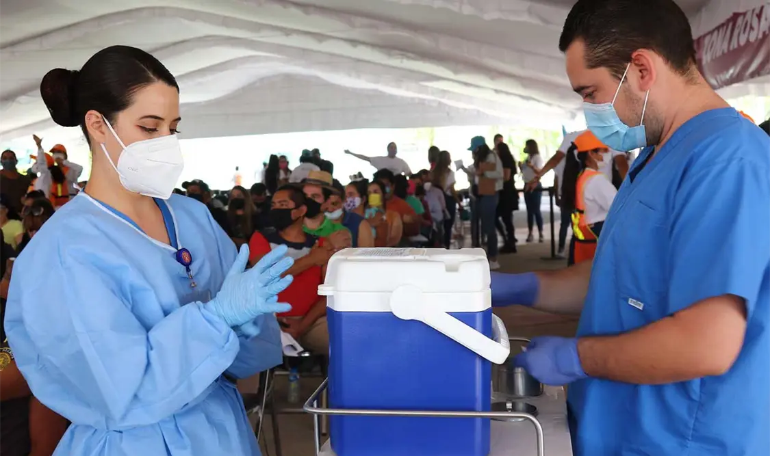 En Huixquilucan, personal de salud aplicó este fin de semana tres mil dosis de Pfizer a jóvenes de 14 años. Cortesía