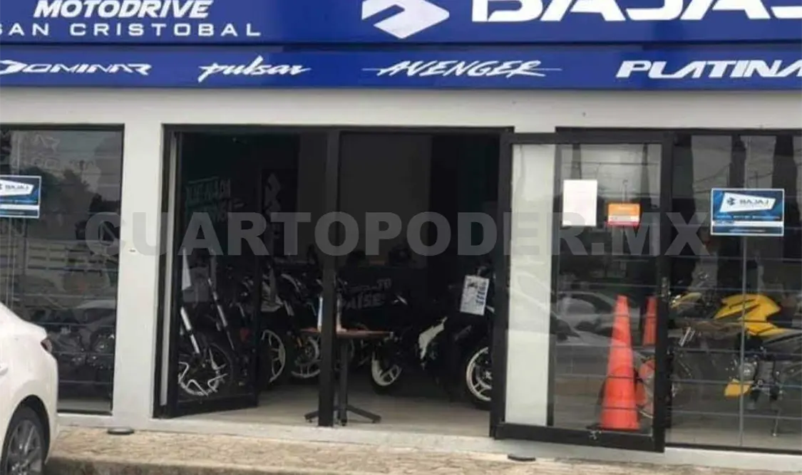 Los maleantes se apoderaron de 130 mil pesos en efectivo de un negocio de motocicletas para luego emprender la fuga. Manuel Martínez / CP