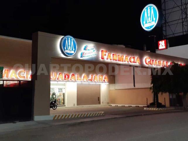 Armados asaltan farmacia y escapan con 60 mil pesos Armados asaltan farmacia y escapan con 60 mil pesos