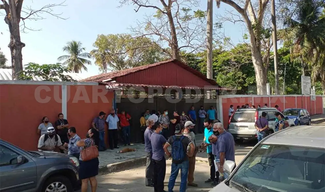 Protestan por intento de imposición de director
